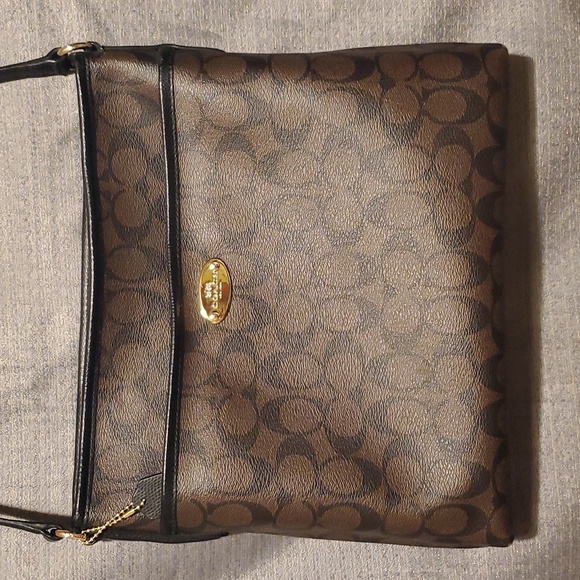 Coach Leather Crossbody 🍫 chocolate on light brown. EUC!!! - Picture 2 of 14